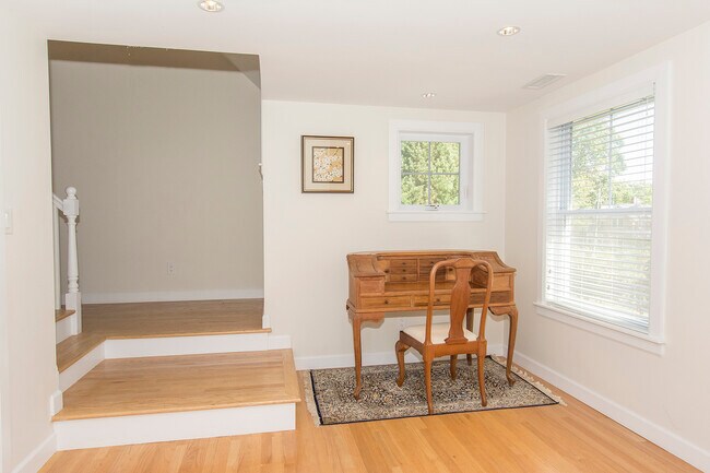Building Photo - 5 Hempstead St
