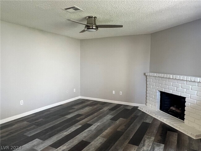 Foto del edificio - 849 Rock Springs Dr