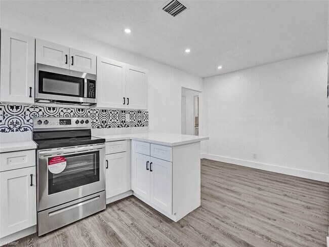 Building Photo - 4 br, 2 bath House - 5724 SW 18th St # 5724