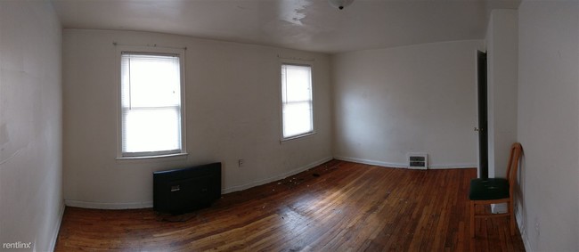 Building Photo - 320 Liberty St