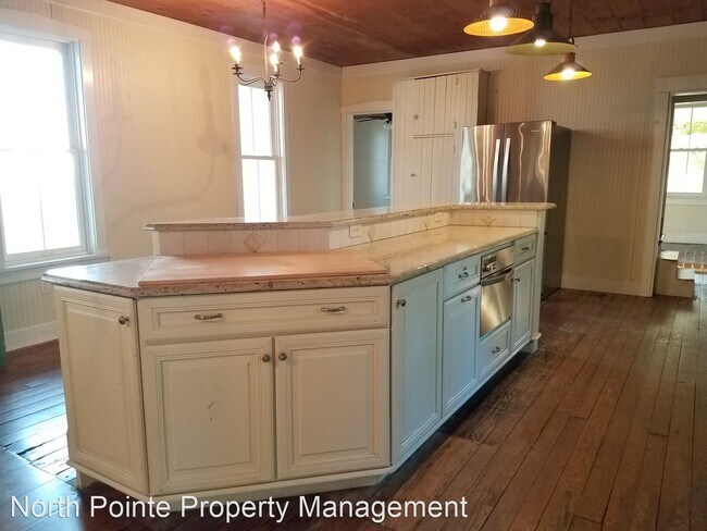 Building Photo - 7 br, 2 bath House - 2963 N. Colebrook Rd