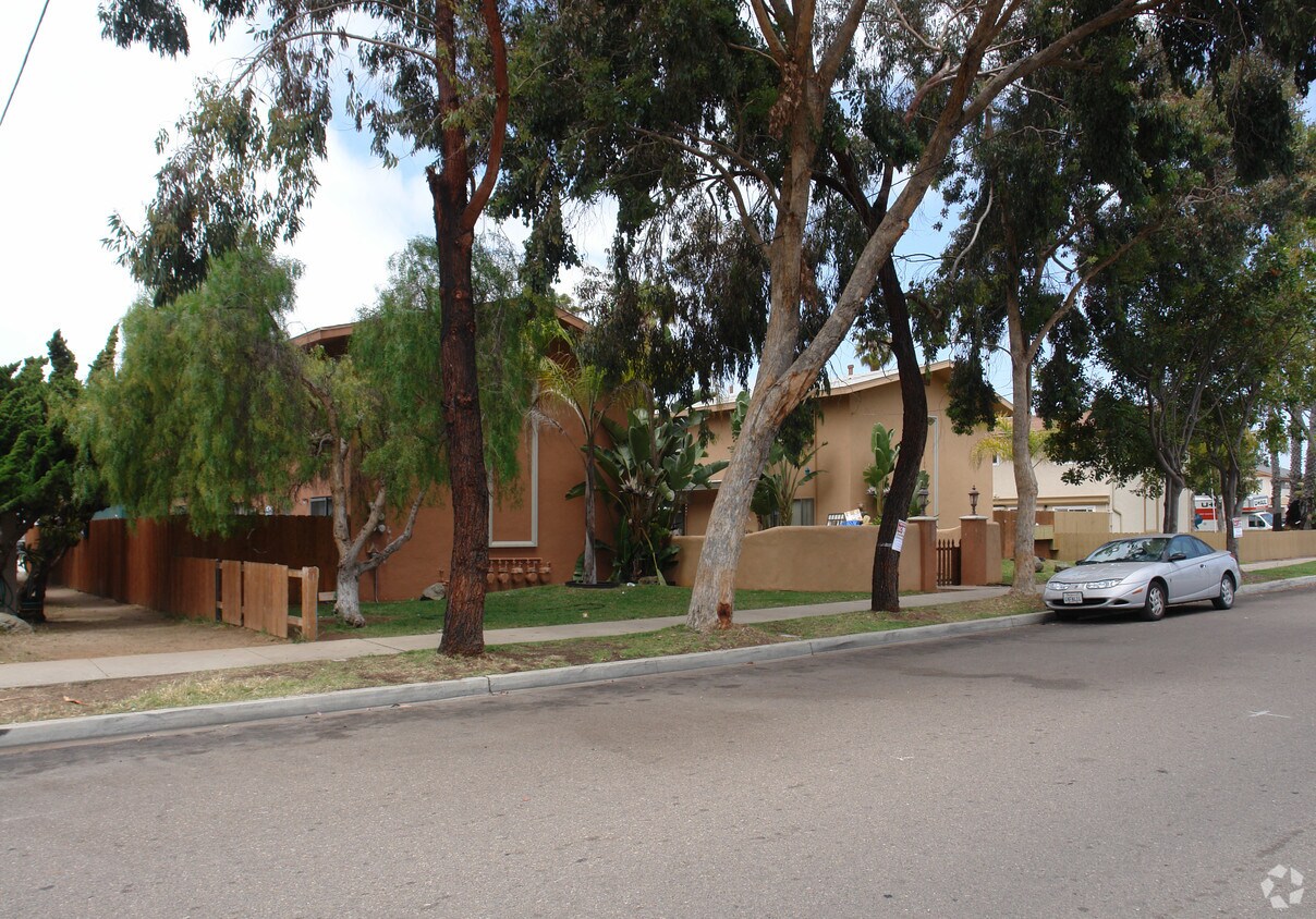 Building Photo - 748 Calla Ave