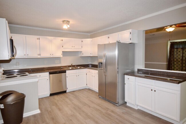 Building Photo - 5705-5705 5 Sisters Ct