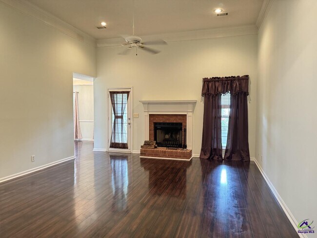 Foto del edificio - 104 Myles Ln