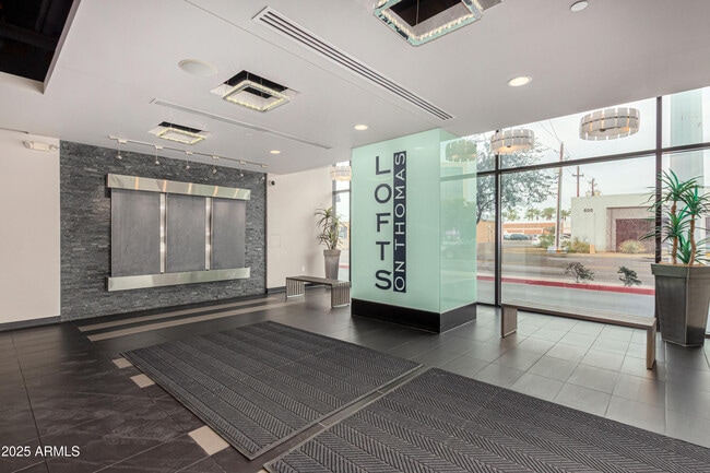 Foto del edificio - 535 W Thomas Rd