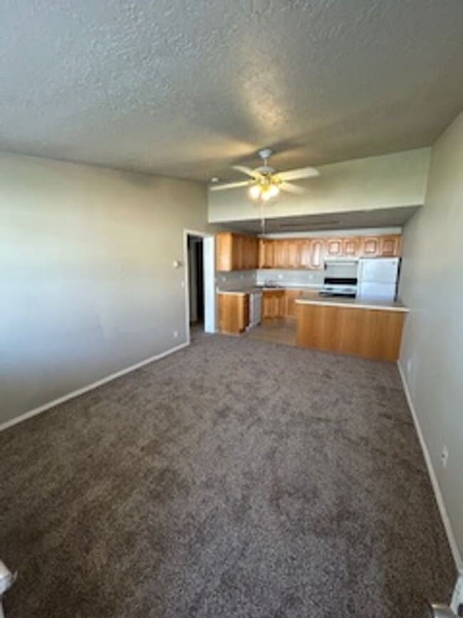 Building Photo - 1 Bedroom, 1 Bathroom SpringTree Gardens Condominium