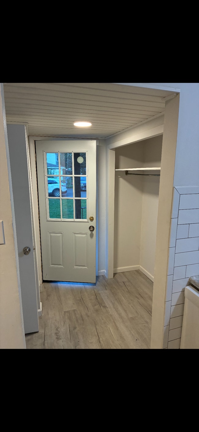 Rear Entrance - 3 Ross St