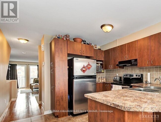 Building Photo - 114 Brentmore Private