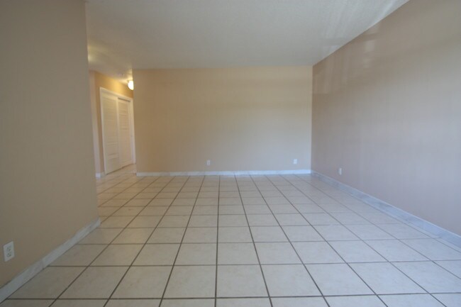 Foto del edificio - 4207 S Olive Ave