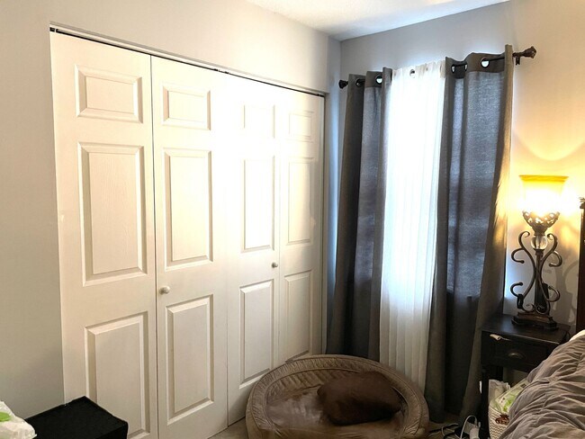 Foto del edificio - 6817 Cedarwood Ct