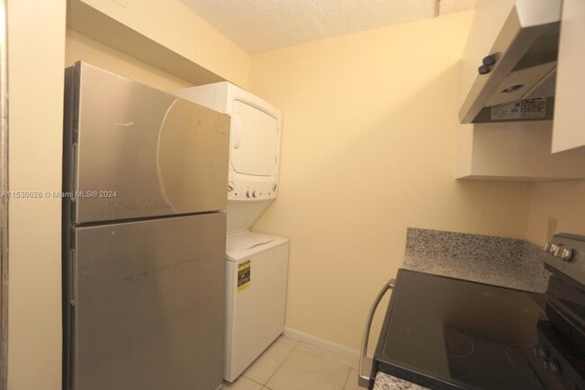 Foto del edificio - 820 Twin Lakes Dr