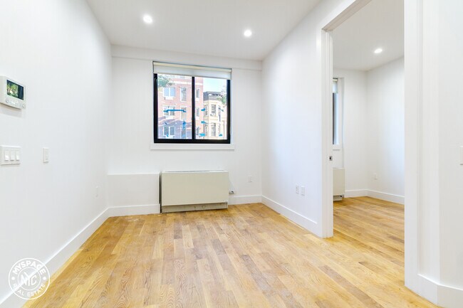 Foto del edificio - 827 Jefferson Ave