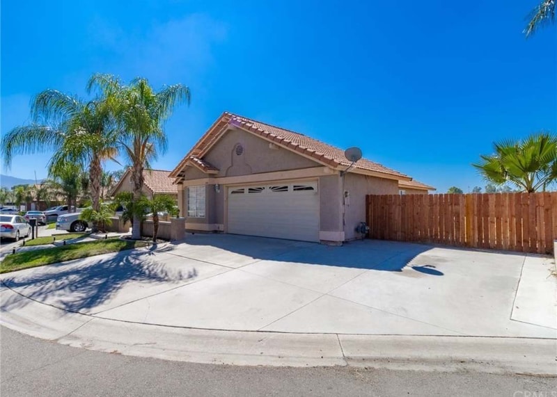 Building Photo - 576 Cumbre Ct
