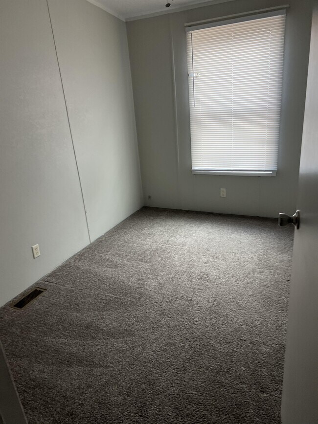 Building Photo - 1701 Pelican Dr N