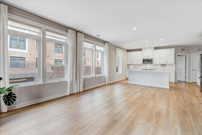 Building Photo - Modern 2-bedroom, 2-bath apartment