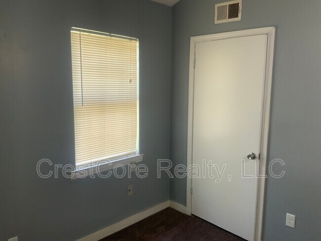 Building Photo - 401 N Manassas St
