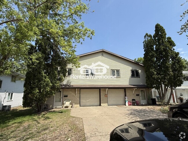 Building Photo - 405 Monroe Pl