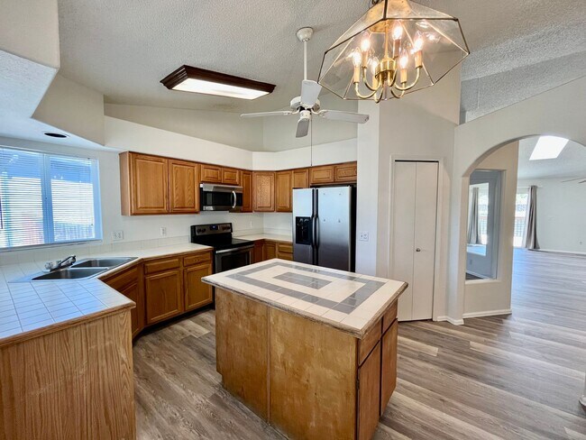 Foto del edificio - Ranch Style 4 Bedroom Home w/ Upgrades!