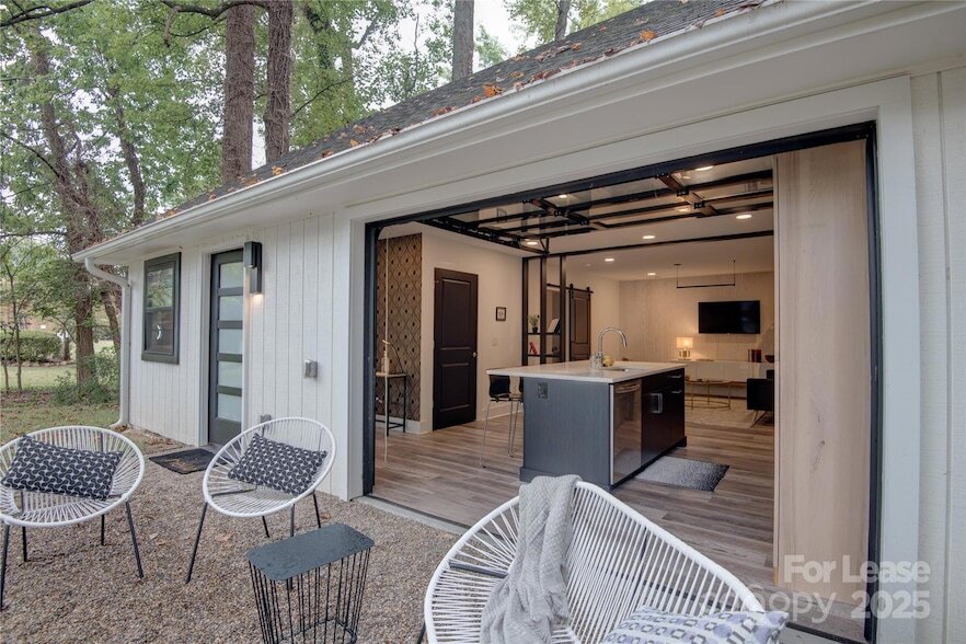 Foto principal - 3945 Rockfern Rd