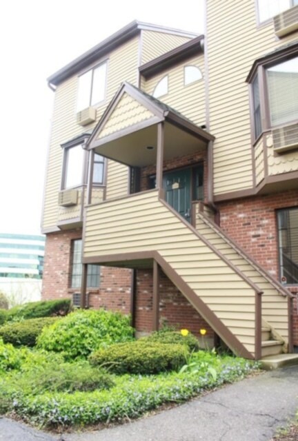 Foto del edificio - 8 Oakwood Ave