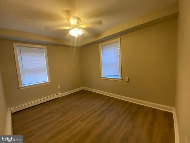 Foto del edificio - 8611 Flower Ave
