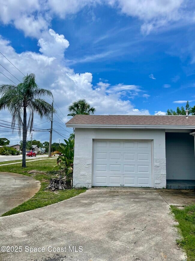 Foto del edificio - 420 Newfound Harbor Dr