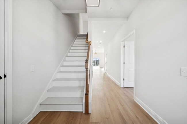 Foto del edificio - 2215 Lebanon Dr