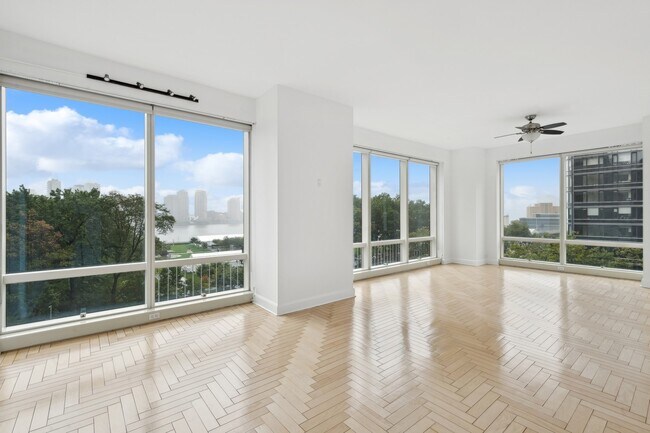 East Facing Living/Dining Room - 845 United Nations Plz