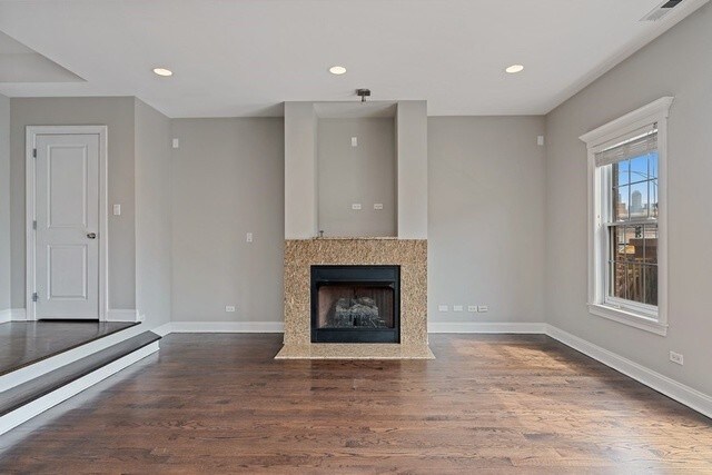 Building Photo - 1402 W Grand Ave