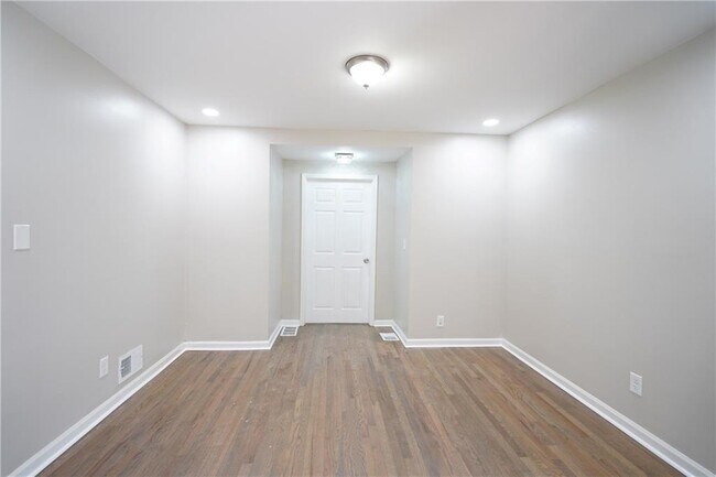 Foto del edificio - 2221 Pinecliff Dr NE