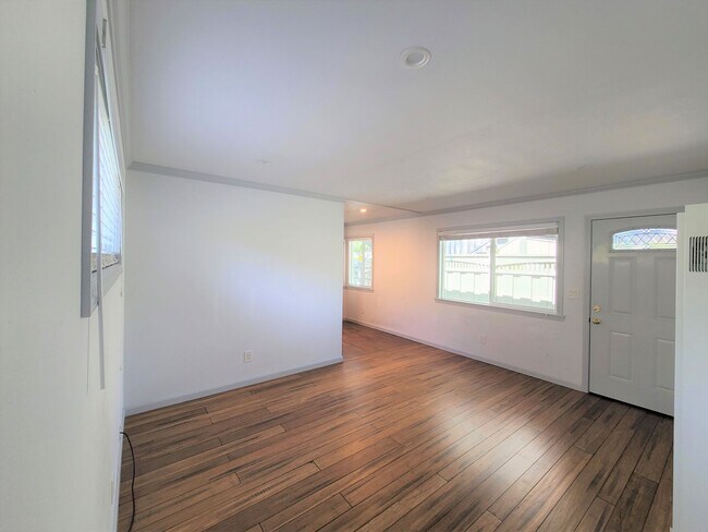 Foto del edificio - Renovated 2 Bedroom 1 Bathroom House in Mi...