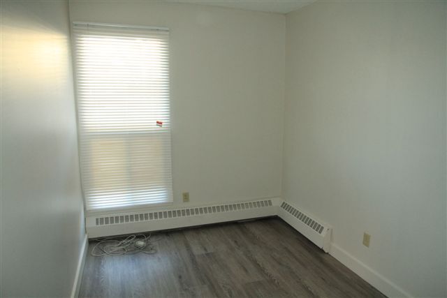 Building Photo - 0 Bed 0 Bath Unit in Calgary, AB