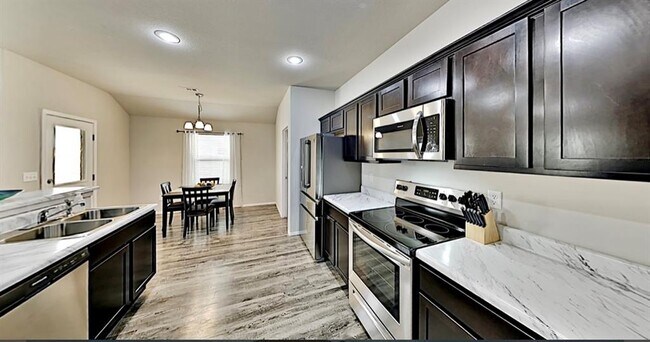 Building Photo - 4307 SW Laurel Hill Ave