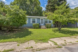 Building Photo - 47481 Southampton Dr