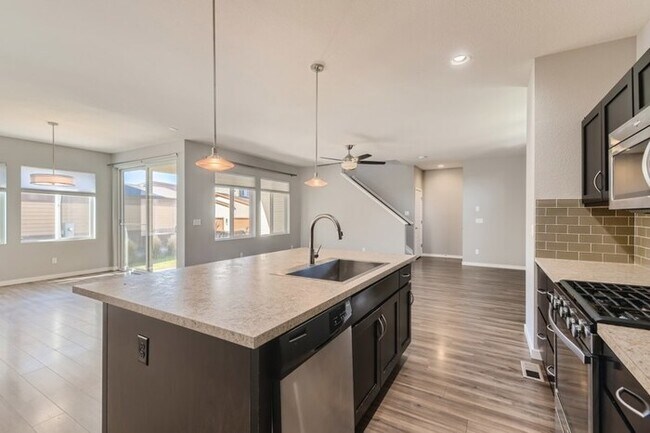 Foto del edificio - 10239 Southlawn Circle, Commerce City, CO,...