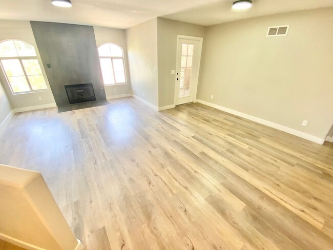 Building Photo - BEAUTIFUL 2 BEDROOM 2 BATHROOM 2 STORY CON...