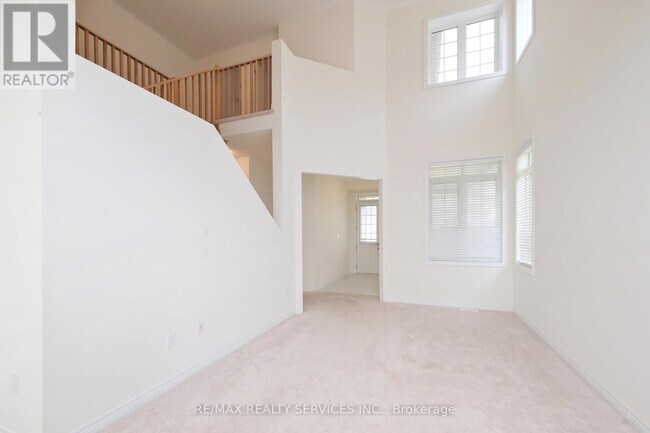 Building Photo - 777 Gilmour Cres