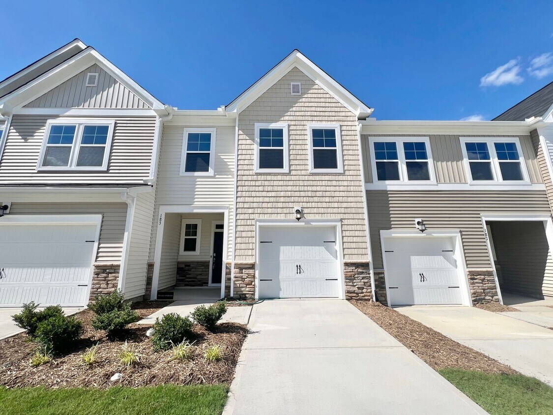 Foto principal - Newly Built 3BD, 2.5BA Raleigh Townhome in...