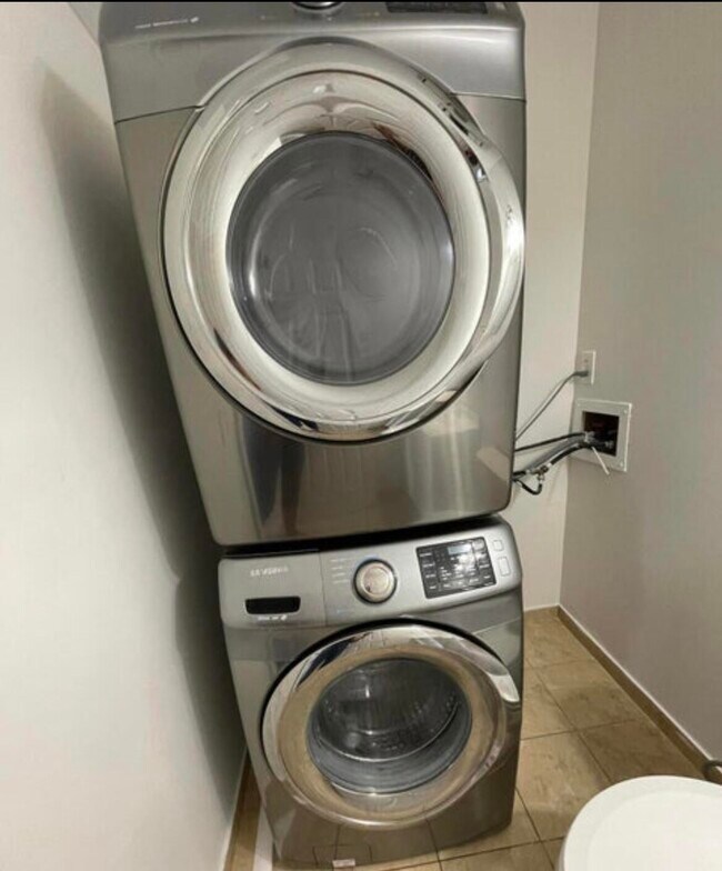 Foto del edificio - 5103 Pier Dr