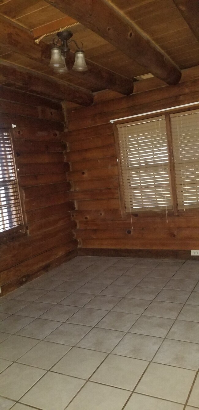 Foto del edificio - 381 Country Ln
