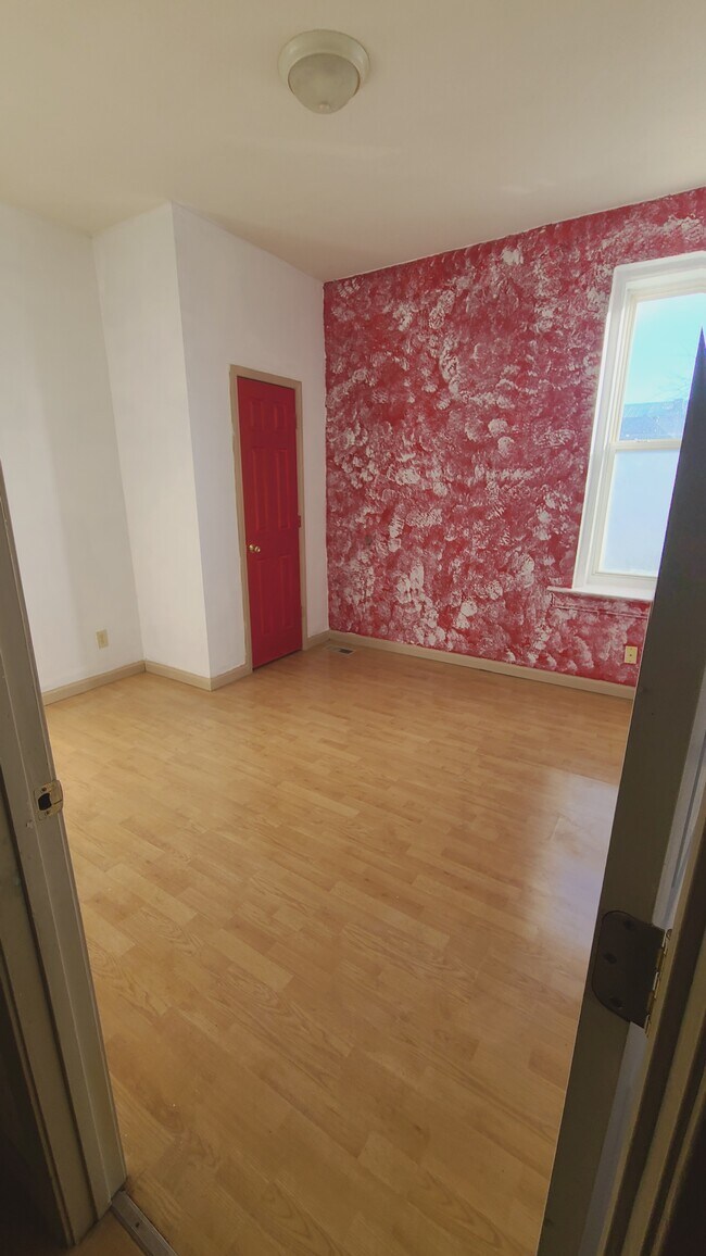 Cama 1 - 2029 Bryan Ave