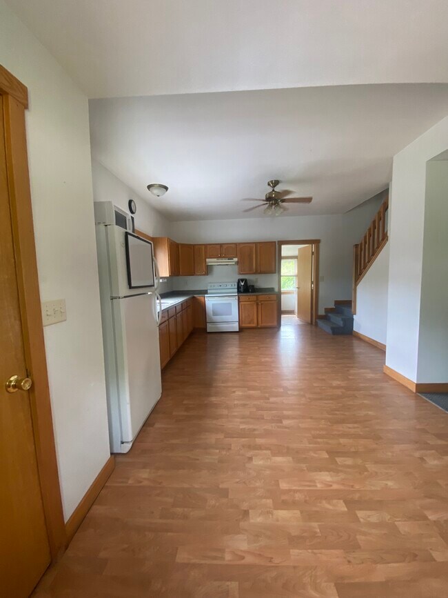 Building Photo - 6086 Southwest Ln
