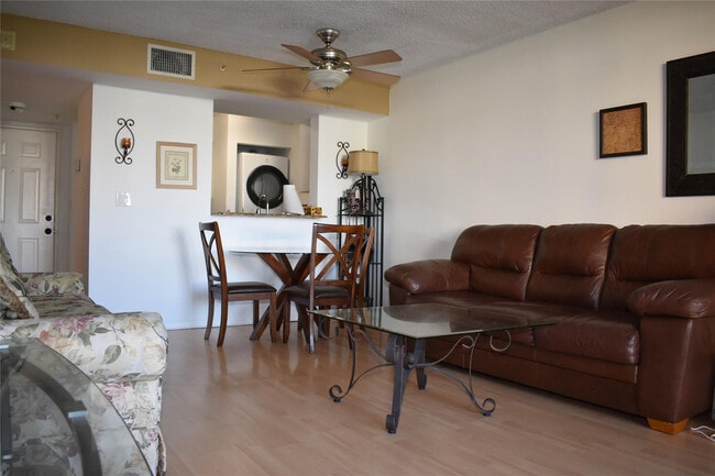 Foto del edificio - 1350 SE 3rd Ave