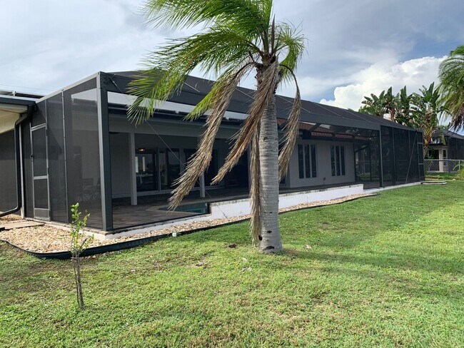 Foto del edificio - AVAILABLE 2027 SEASON! ! PGI HEATED POOL, WATERFRONT, BOAT LIFT
