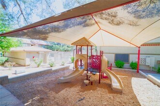 Building Photo - 7200 W Pirates Cove Rd