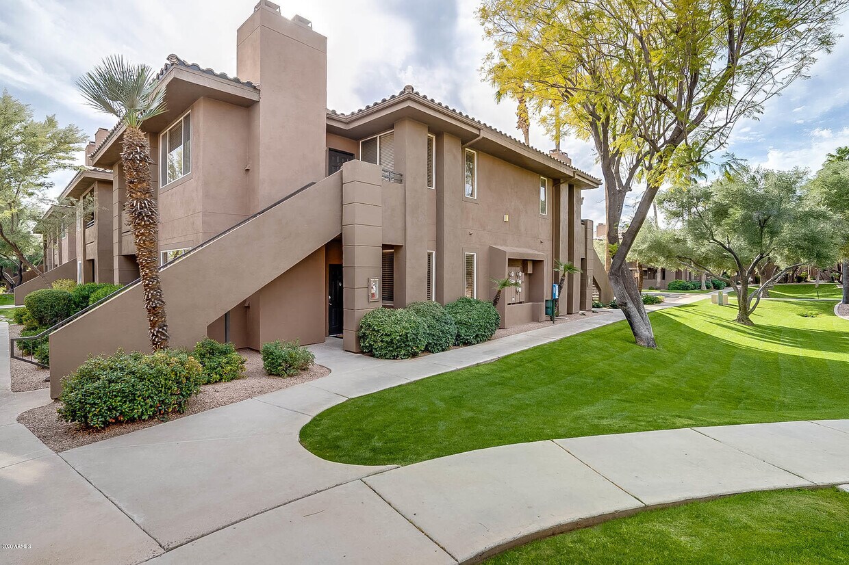 Foto principal - 7009 E Acoma Dr