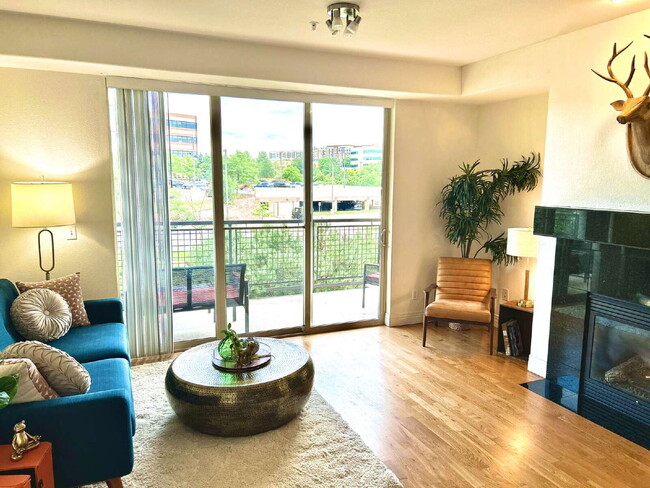 Foto del edificio - Bright & Peaceful 2 Bed, 2 Bath Corner Con...