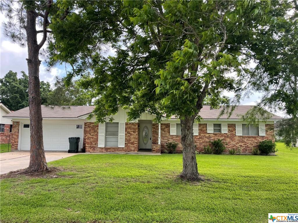 615 Jackson St, Edna, TX 77957 House for Rent in Edna, TX