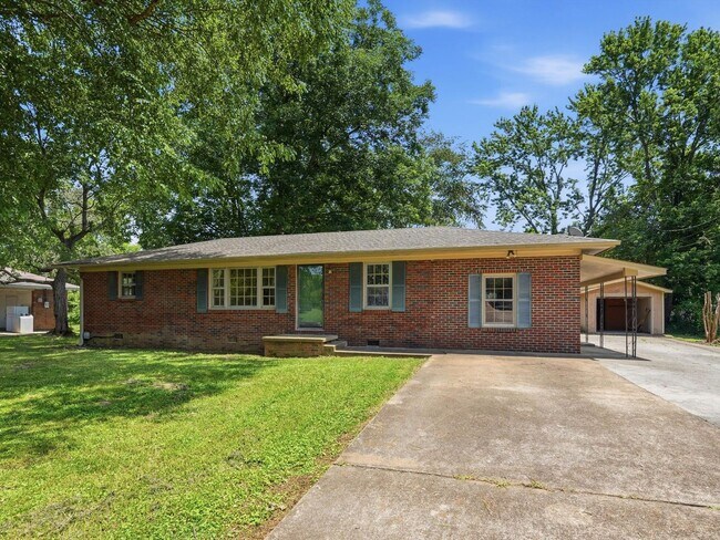 Foto del edificio - 704 Jackson Dr