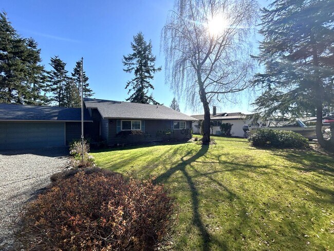 Building Photo - 8142 Comox Rd